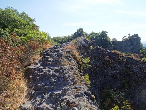 岩場の登山道