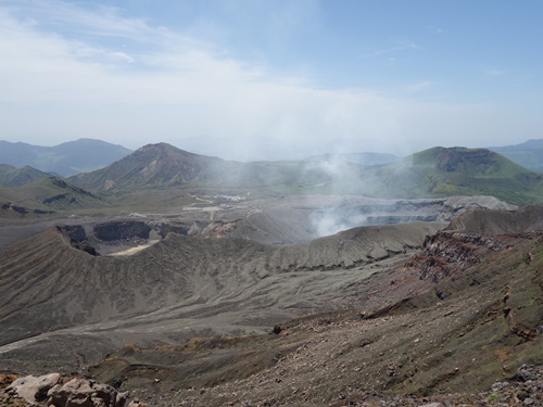 登山道から火口方面