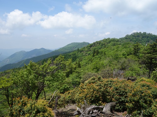 積岩山