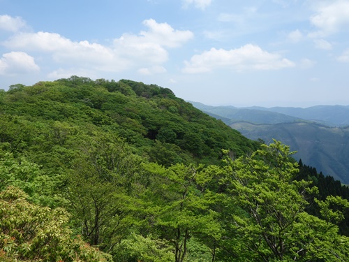 積岩山東峰から